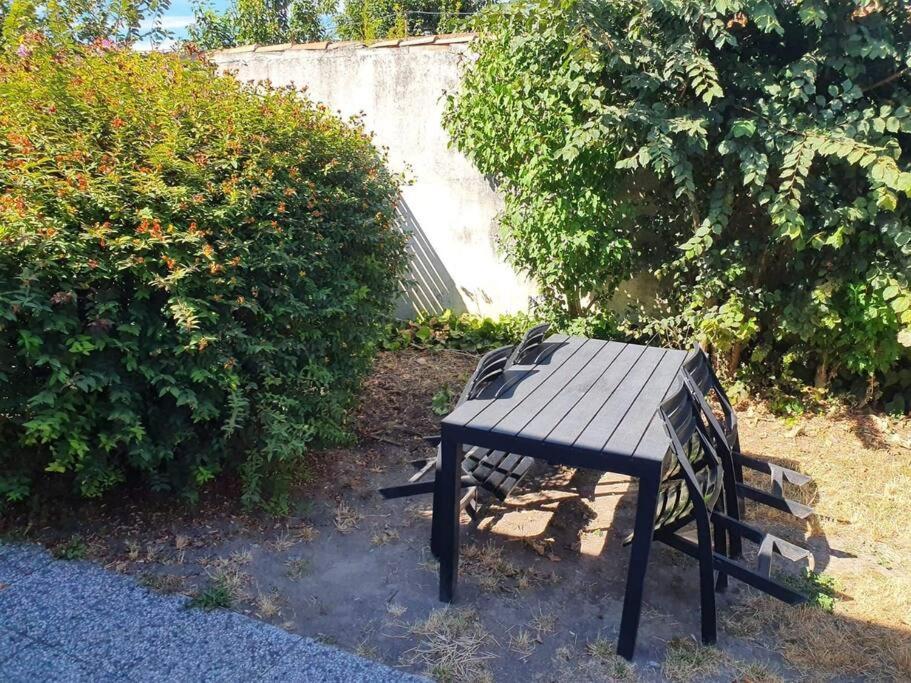 Appartement Centre Ville Au Calme Jardin Et Parking Public La Rochelle  Exterior photo